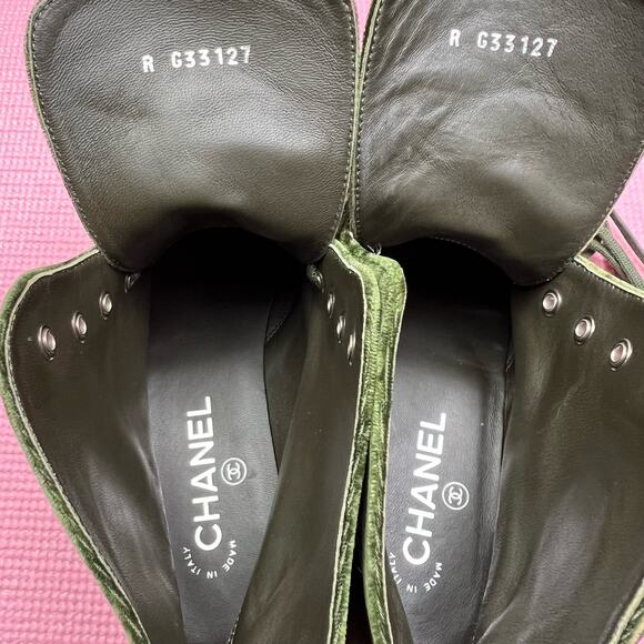 CHANEL Interlocking CC Logo Velvet Lace-Up Boots EU 38 US 8 Green Ankle Booties - Picture 15 of 16